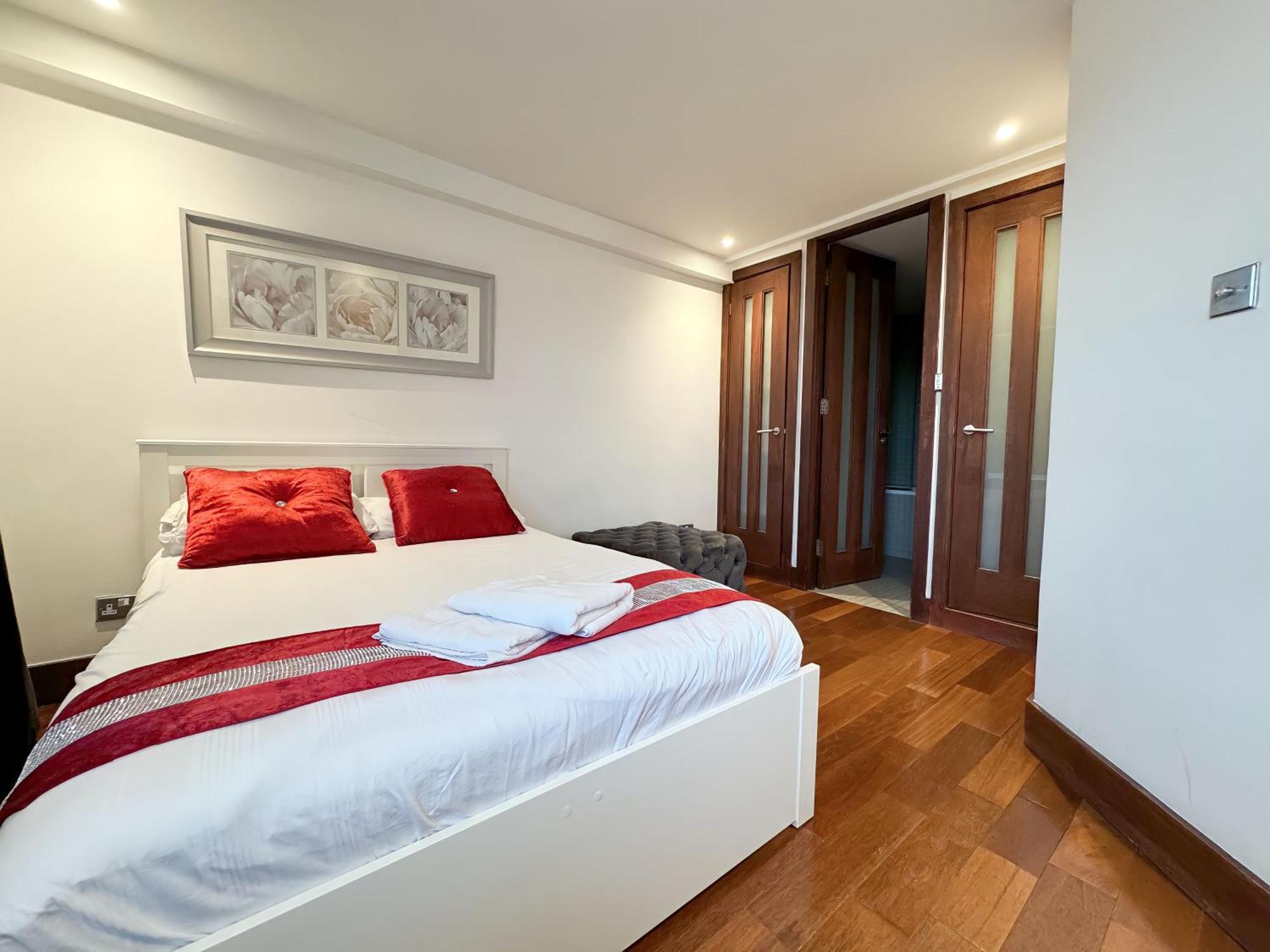 The Kensington Heights London Exterior photo